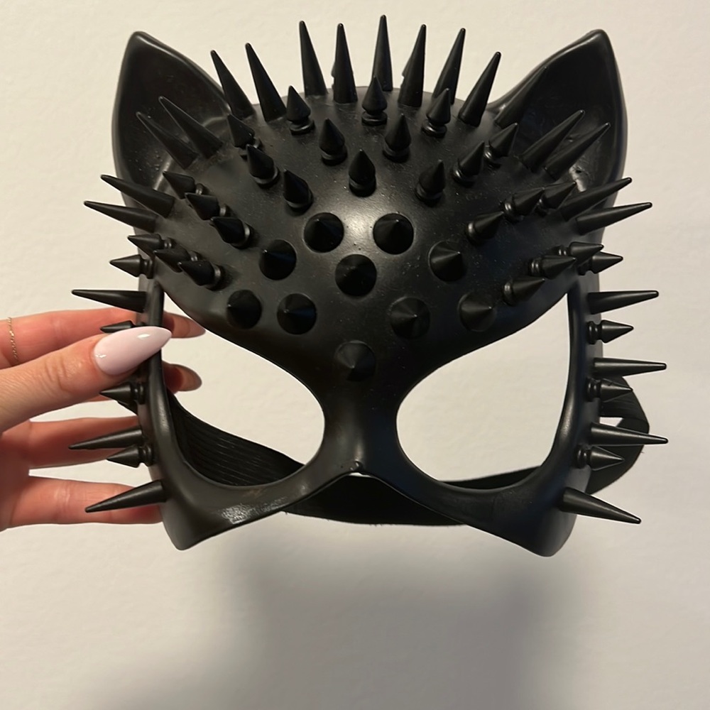 Spiked cat-women halloween mask
